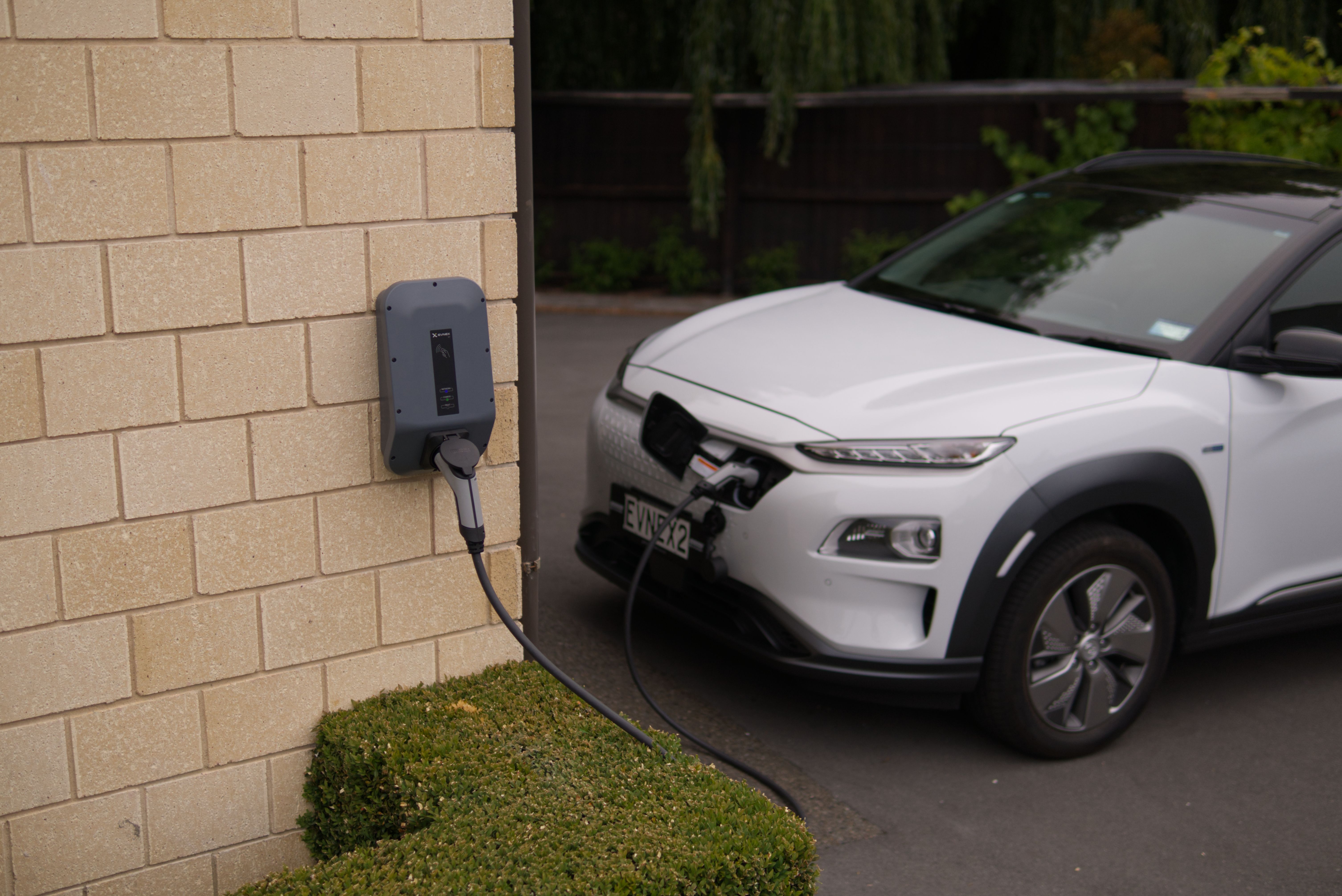 Hybrid's Unexpected Comeback: Why Automakers Are Hedging Their EV Bets