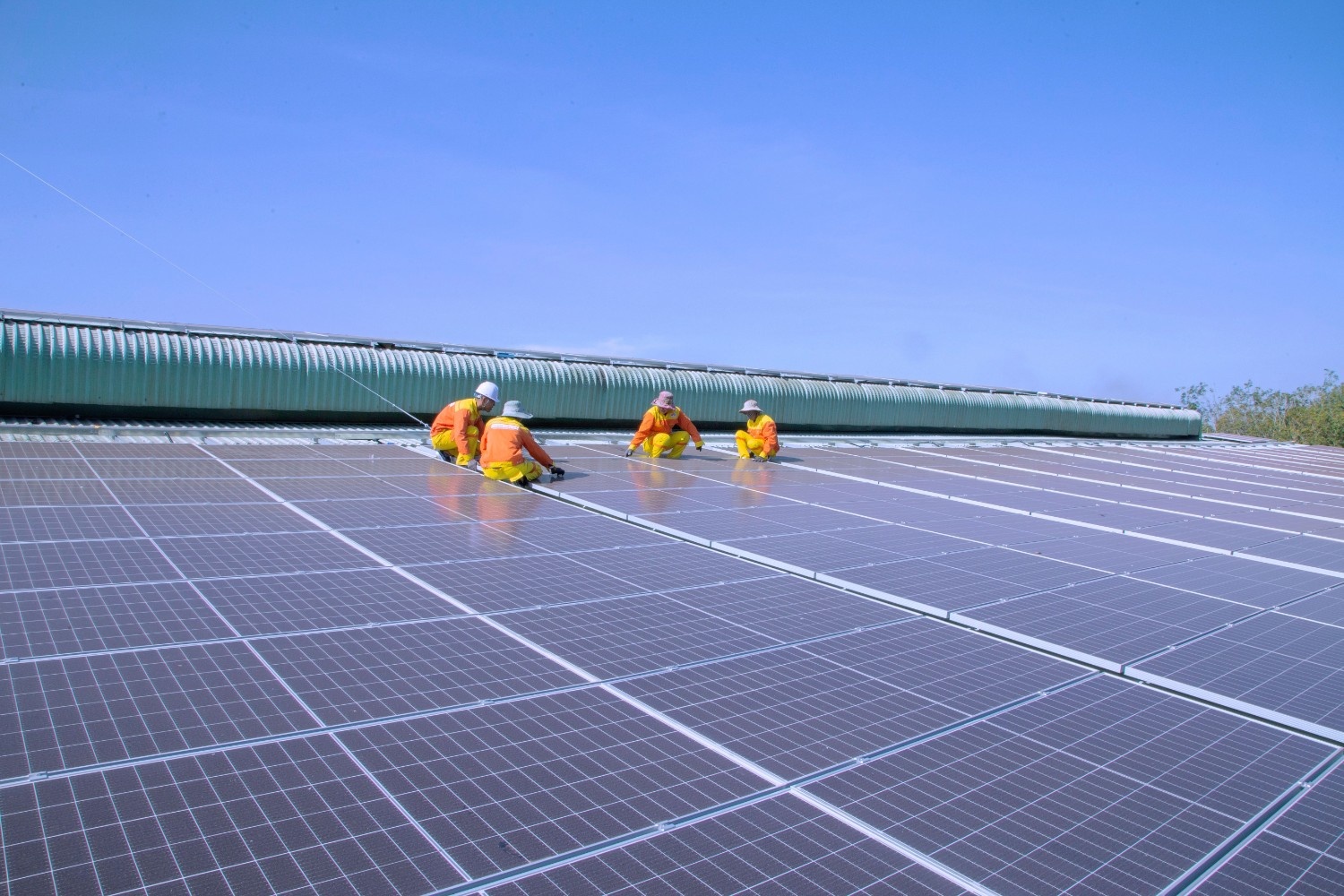 GRID BOTTLENECKS Why Renewable Projects Are Stuck Waiting to Connect