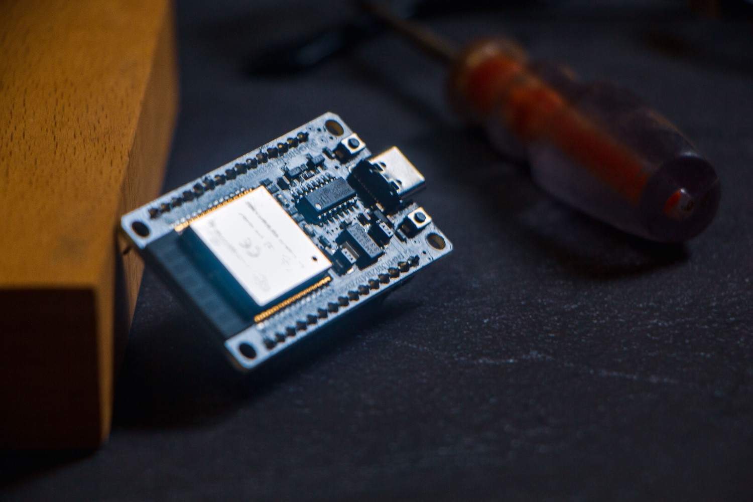 AI Chip Wars: Custom Silicon vs. General-Purpose GPUs