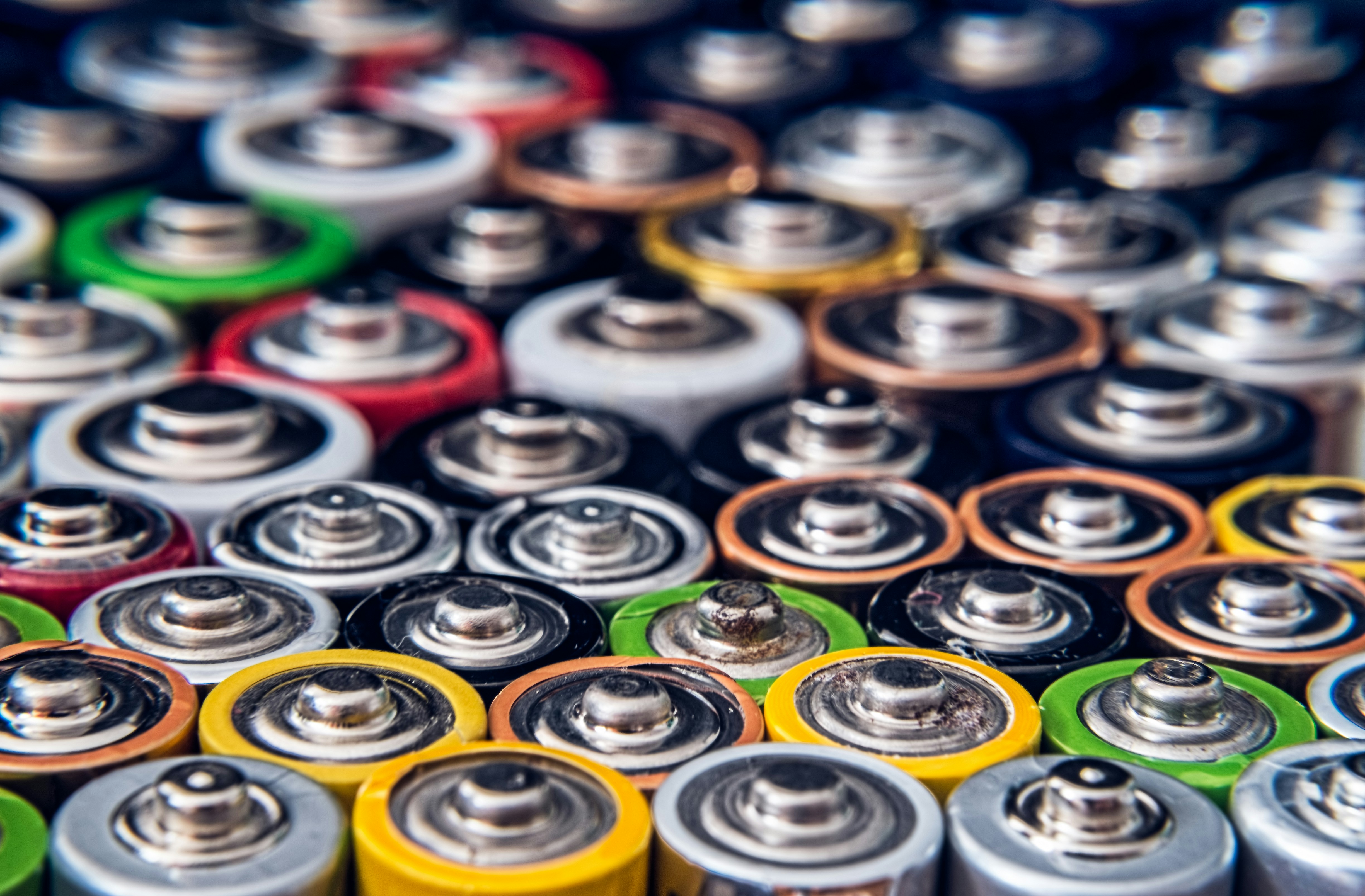 Why Compact Solid-State Battery Technology Is Becoming Essential for Advanced Medical and Wearable Electronics